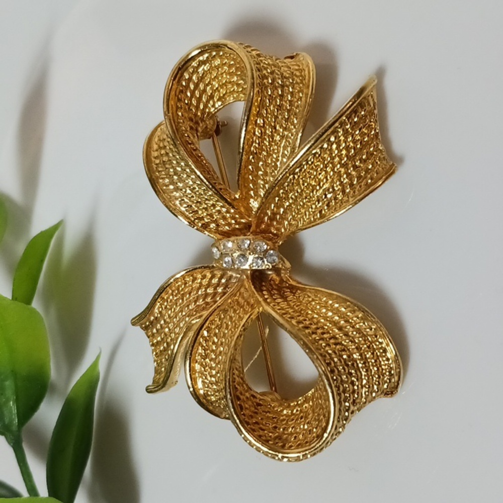 Vintage 90's Signed Allison Reed Gold-Tone Rhinestone Bow Brooch Ribbon Coquette